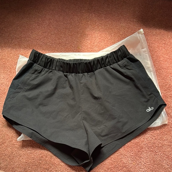 Alo Yoga playmaker shorts - Picture 1 of 2